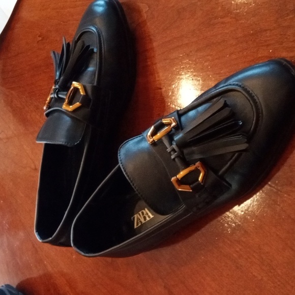 Zara Black women's loafers with tassels. - Picture 2 of 3